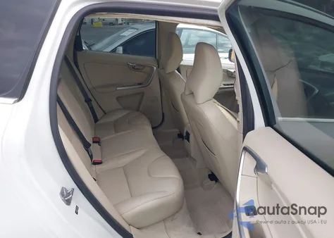 2016 Volvo Xc60 T5 Drive-E Platinum из США, поврежденный, VIN YV440MDM4G2808885